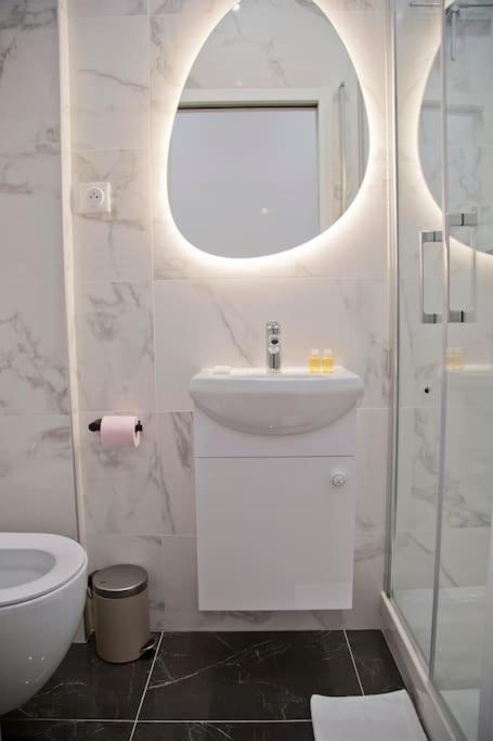 Fully Renovated Historic Apt In Heart Mouffetard Paris Exterior foto